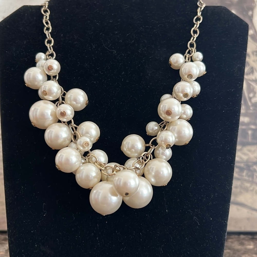Elegant Pearl Cluster Necklace EUC - Picture 4 of 7